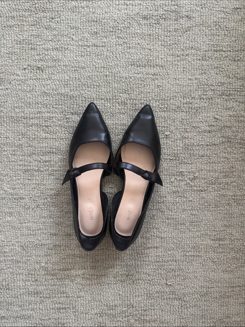 Nine West Pointed toe black ballet flats